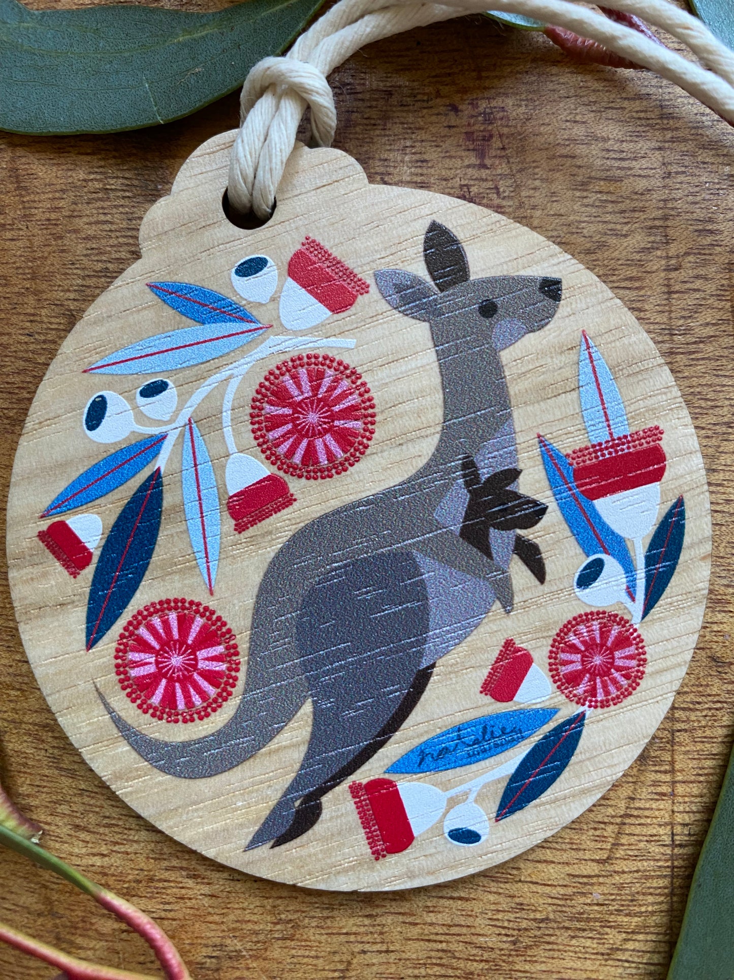 Eastern Grey Kangaroo Round Decoration